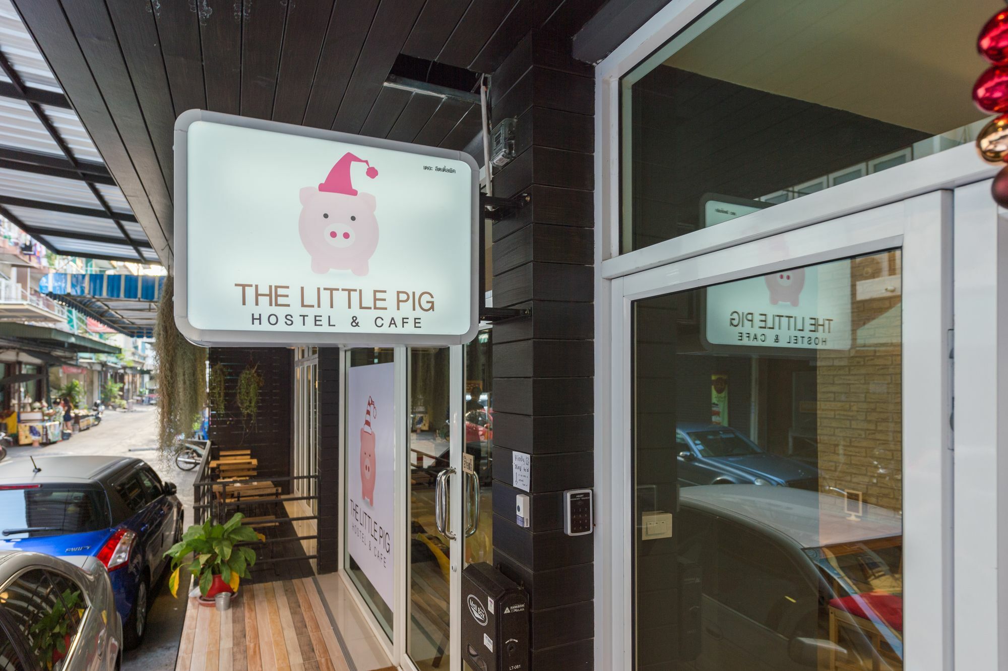 Готель The Little Pig Sukhumvit Бангкок Екстер'єр фото